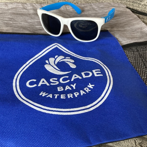 Cascade Bay Waterpark Adjustable String Backpack 🎒 + Sunglasses 😎 🏊♂️🌞 NWOT - Picture 4 of 9